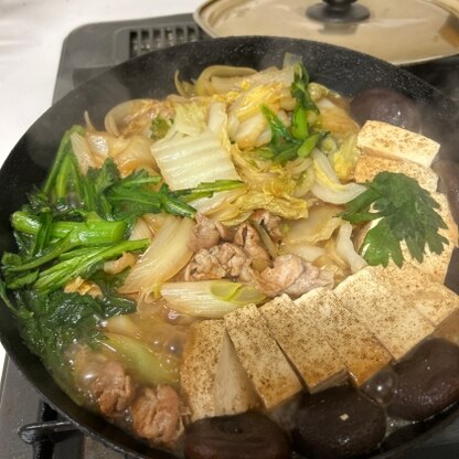 豚肉ですき焼き始めて作りました。
豚もアリですね。
節約になって美味しい。
良いですね。